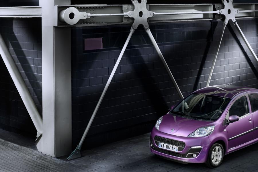  Peugeot 107 5-Door 2012 года  (фото 39 из 40)